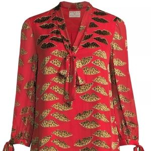 Alice + Olivia x Donald Sheila Tie Neck Blouse Red Leopard Lips Print, XS